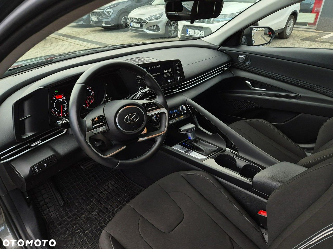 Hyundai Elantra - 14