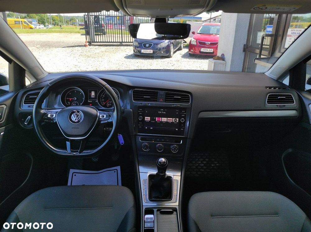 Volkswagen Golf - 11
