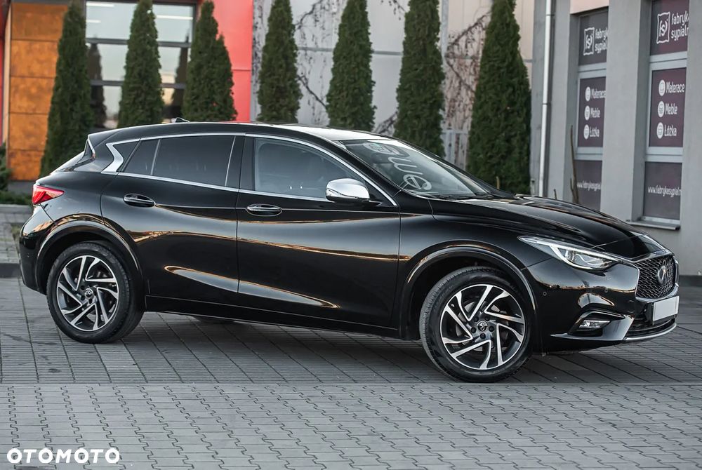 Infiniti Q30 1.6t Premium - 3