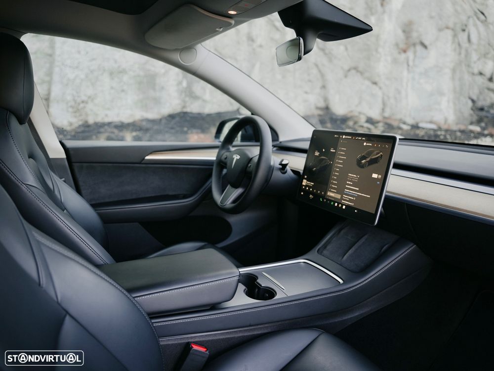 Tesla Model Y Long Range Dual Motor AWD - 14
