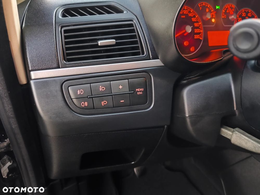 Fiat Punto 1.4 16V Dynamic - 34