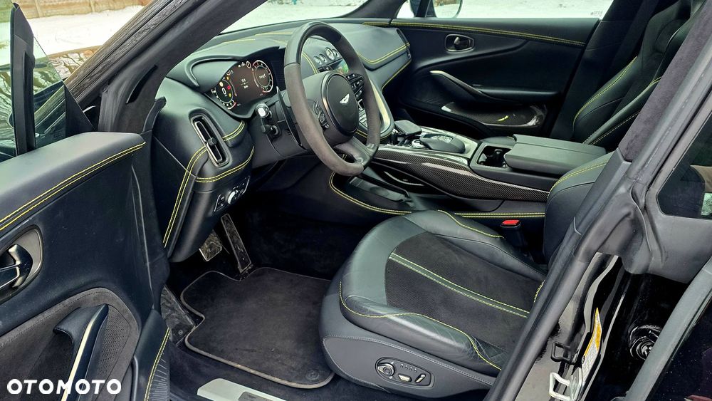 Aston Martin DBX - 9