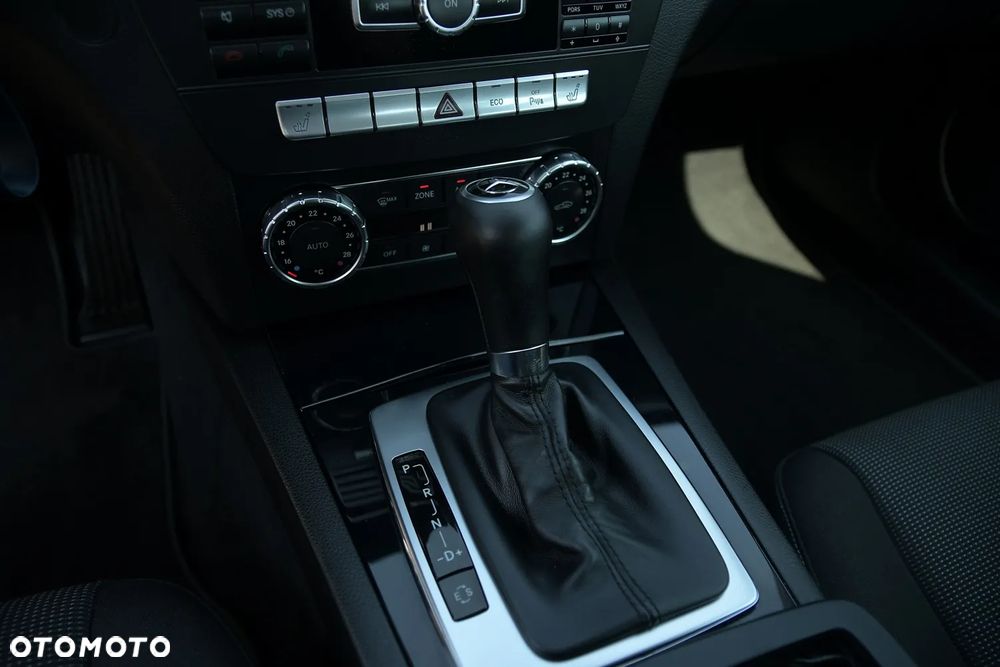 Mercedes-Benz Klasa C 180 CGI Automatik BlueEFFICIENCY Elegance - 30