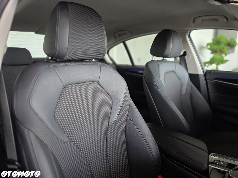 BMW Seria 5 530e iPerformance xDrive Sport Line sport - 27