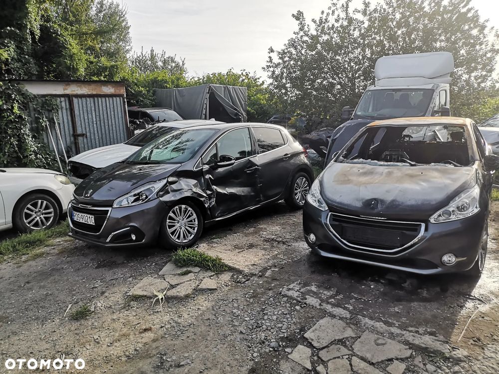 Peugeot 208 - 1