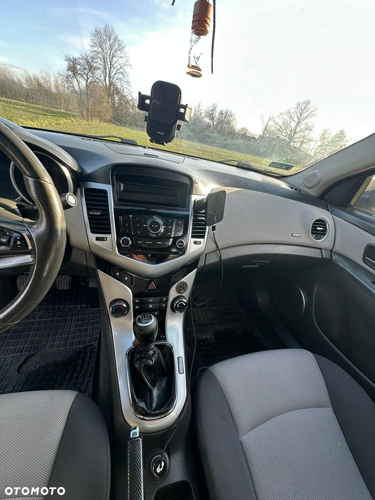 Chevrolet Cruze 1.6 LS - 13