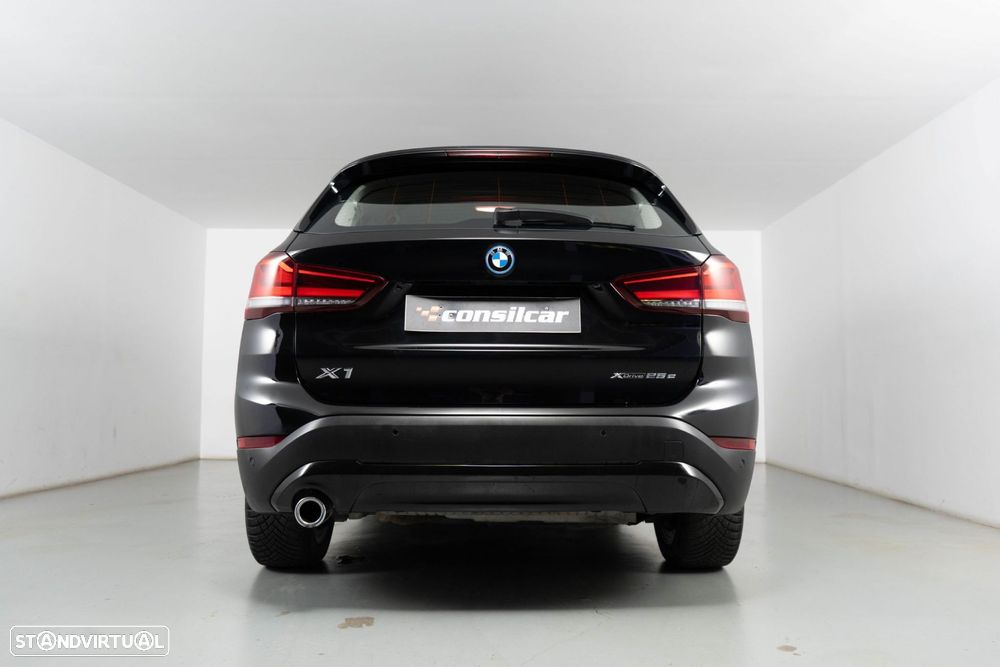 BMW X1 25 e xDrive Corporate Edition - 4
