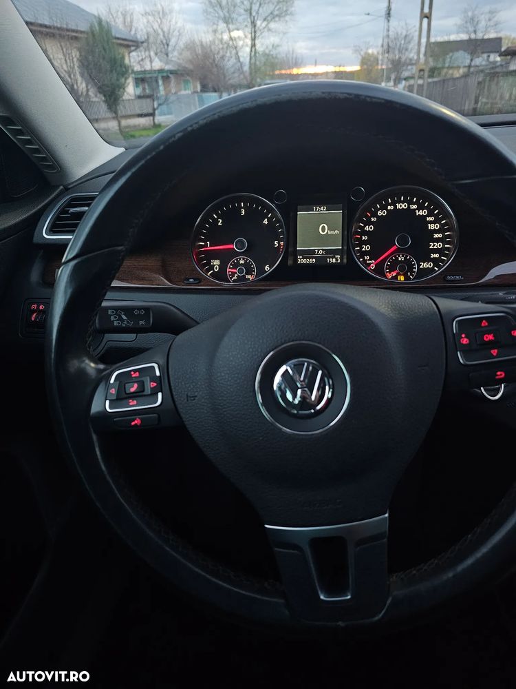 Volkswagen Passat 2.0 TDI DPF Sportline - 9