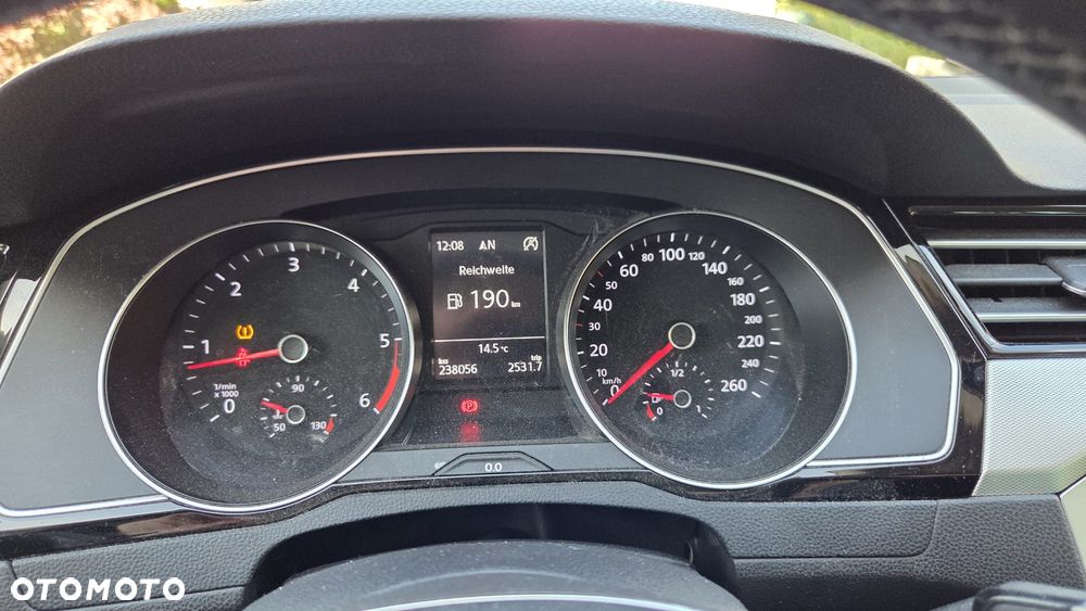Volkswagen Passat - 12