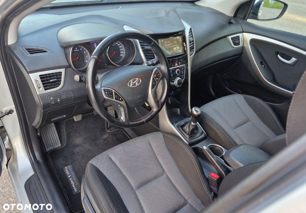 Hyundai i30 blue Kombi 1.6 GDi YES Silver - 18