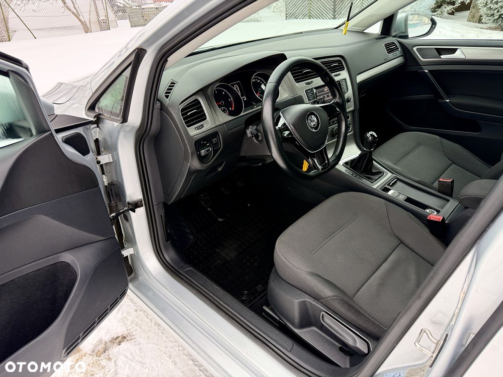 Volkswagen Golf - 26