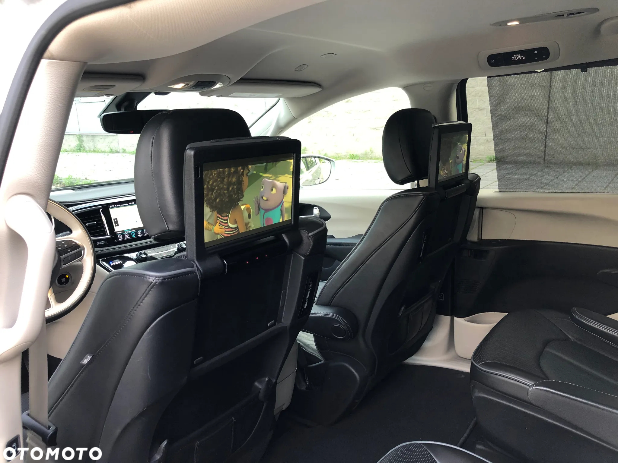 Chrysler Pacifica - 13