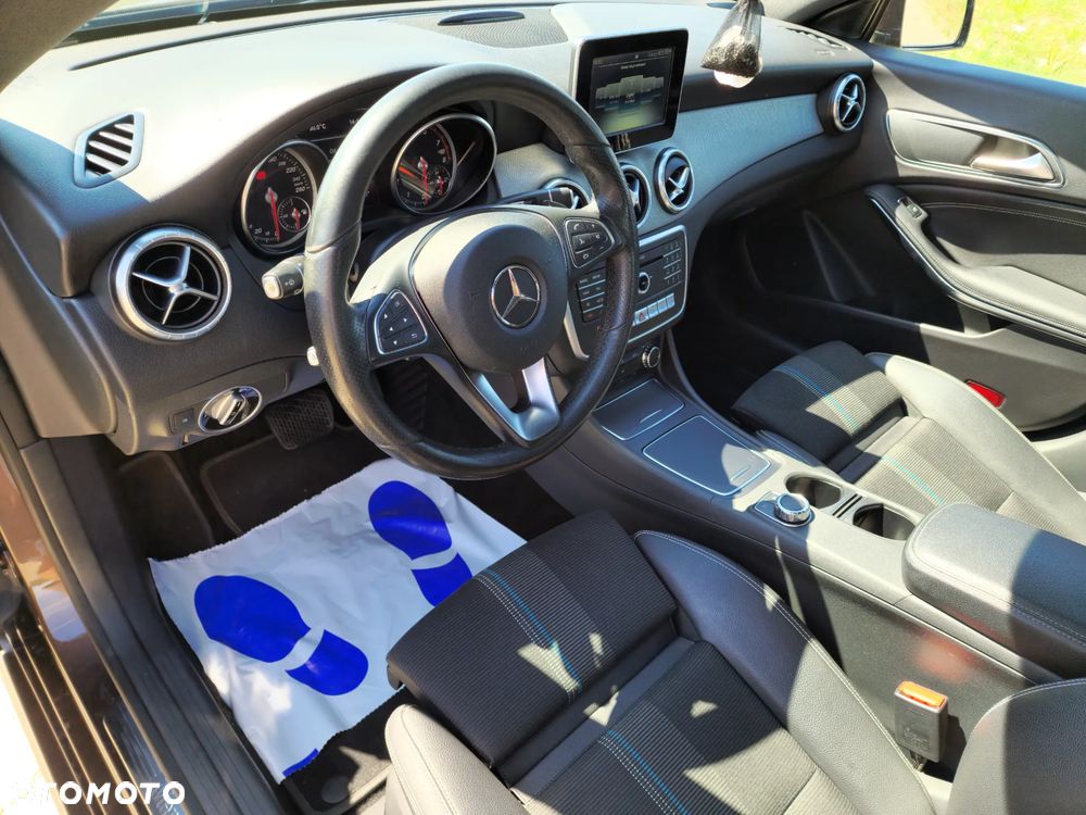 Mercedes-Benz CLA 180 7G-DCT - 9
