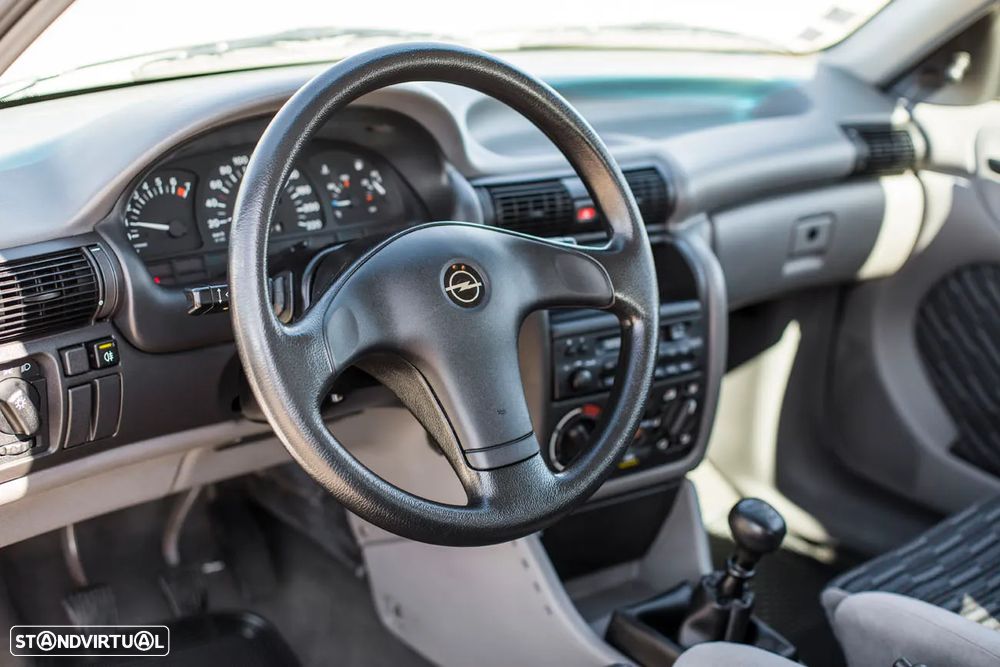 Opel Astra 1.6i GT - 21