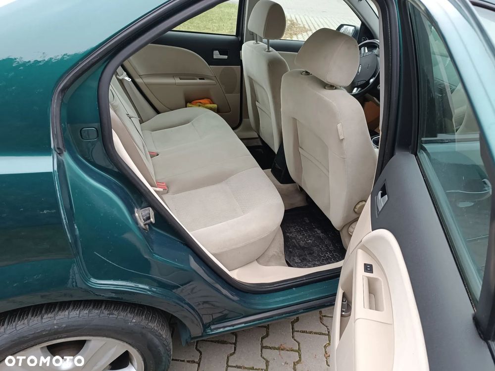 Ford Mondeo 2.0 Ghia - 16