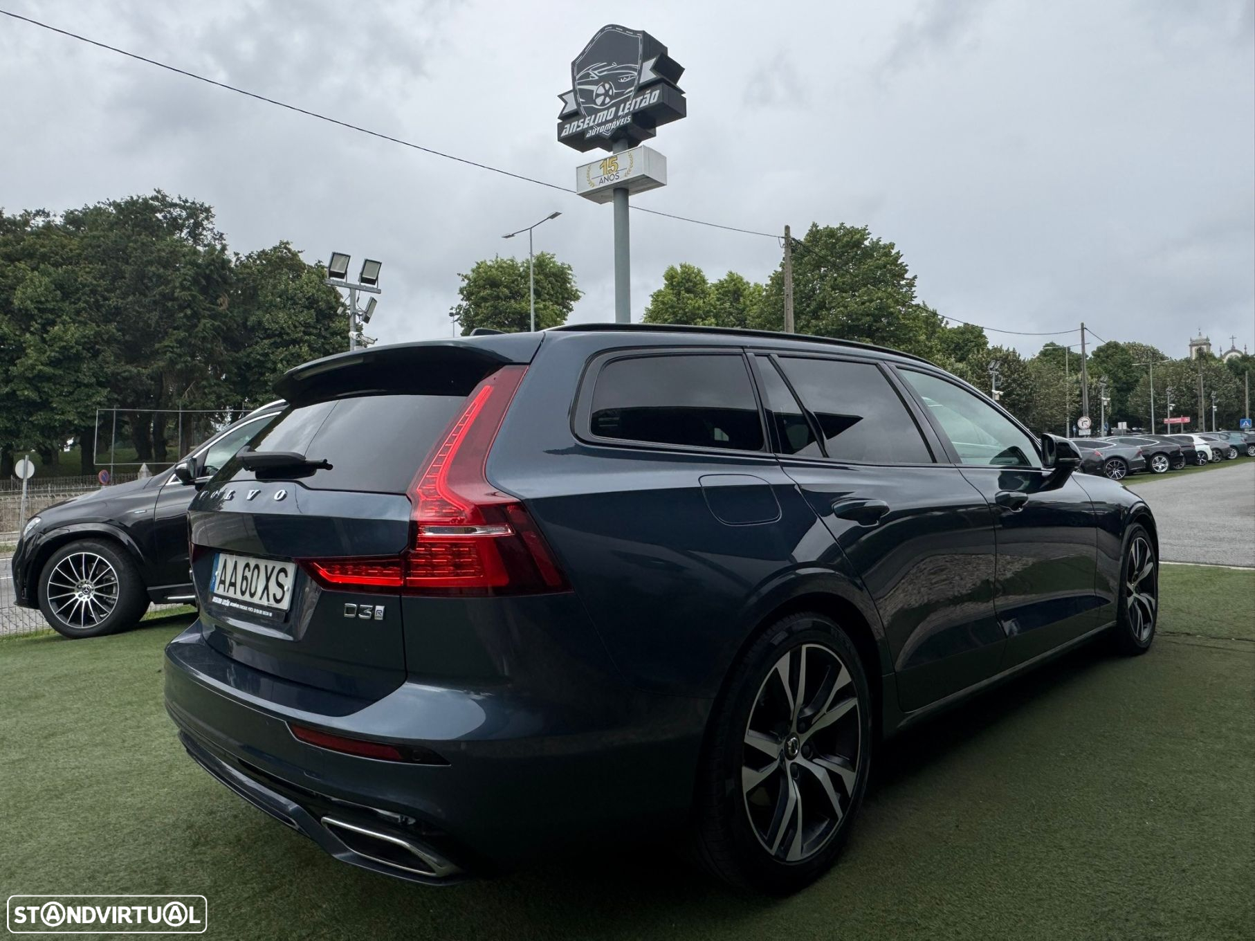 Volvo V60 2.0 D3 R-Design Geartronic - 4