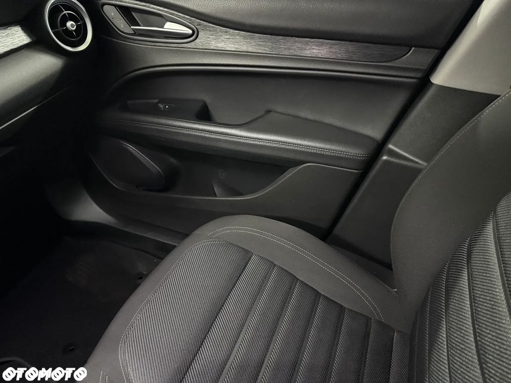 Alfa Romeo Stelvio 2.2 16V AT8 Q4 Business - 12