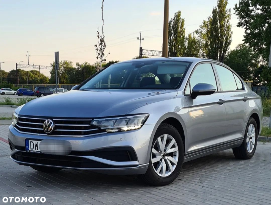 Volkswagen Passat - 1