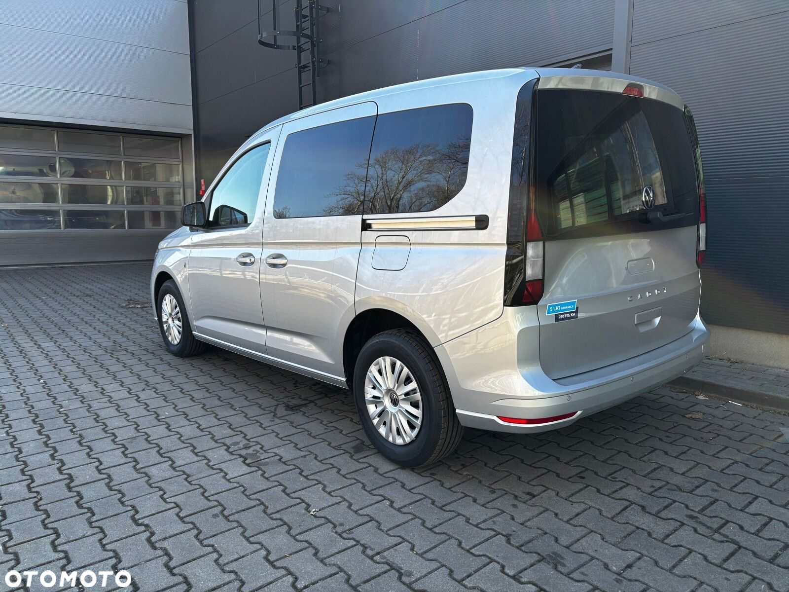 Volkswagen Caddy 2.0 TDI 102 KM 6-bm 5-miejsc - 3