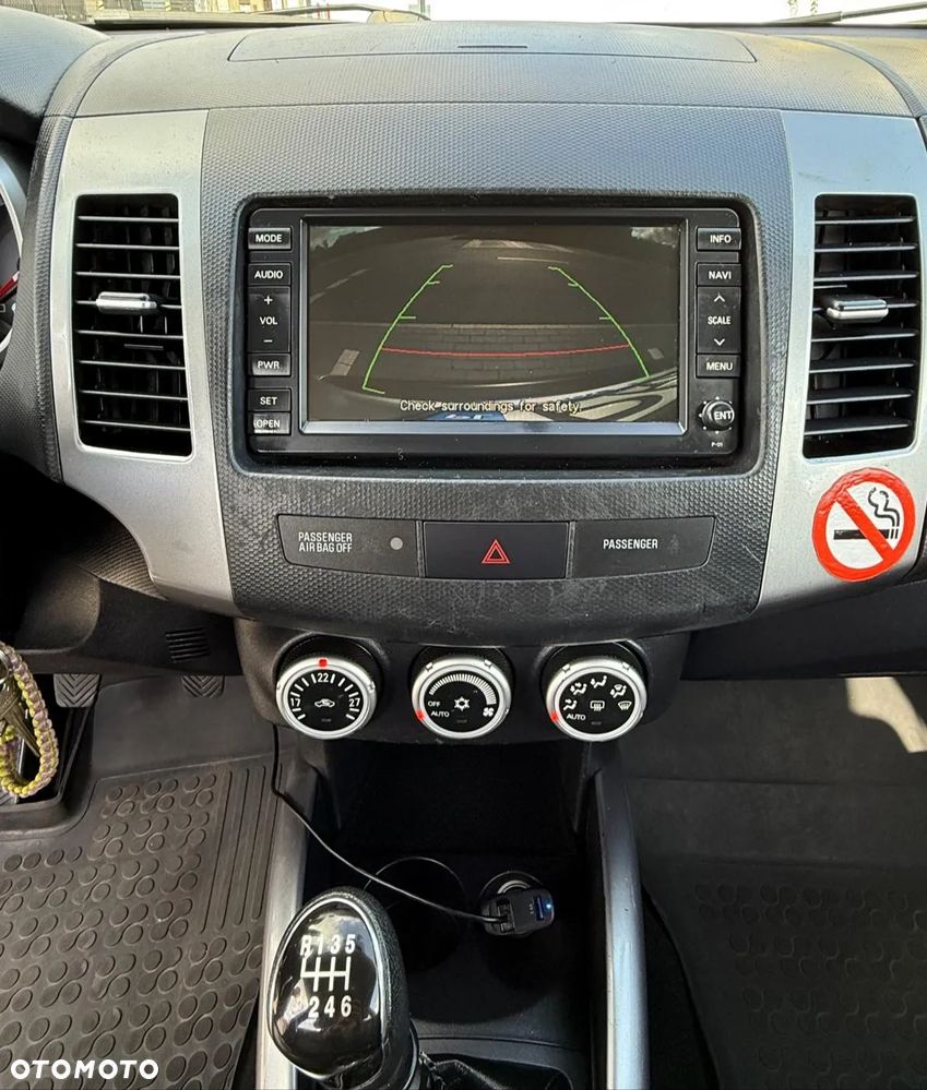 Peugeot 4007 - 8