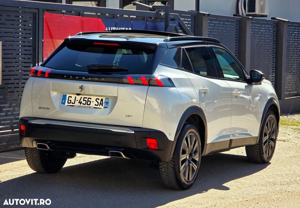 Peugeot 2008 PureTech 155 EAT8 GT - 4