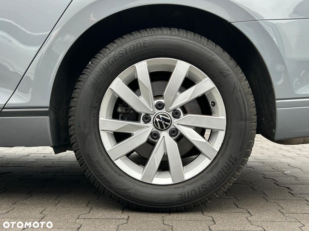 Volkswagen Passat - 36