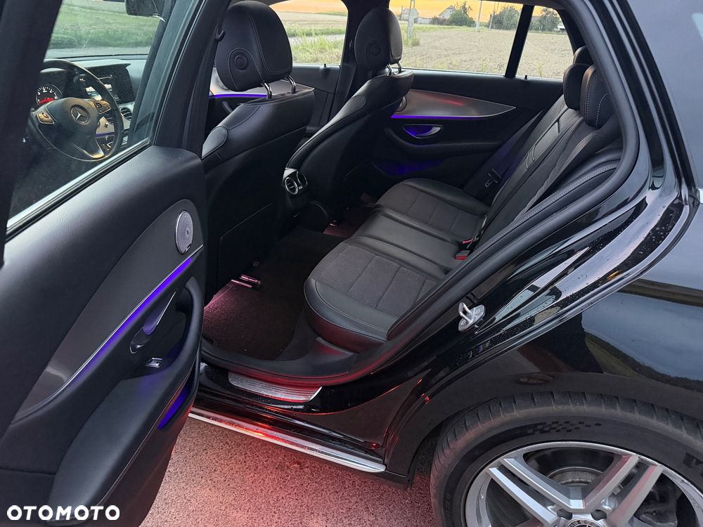 Mercedes-Benz Klasa E 220 d 4-Matic 9G-TRONIC - 19