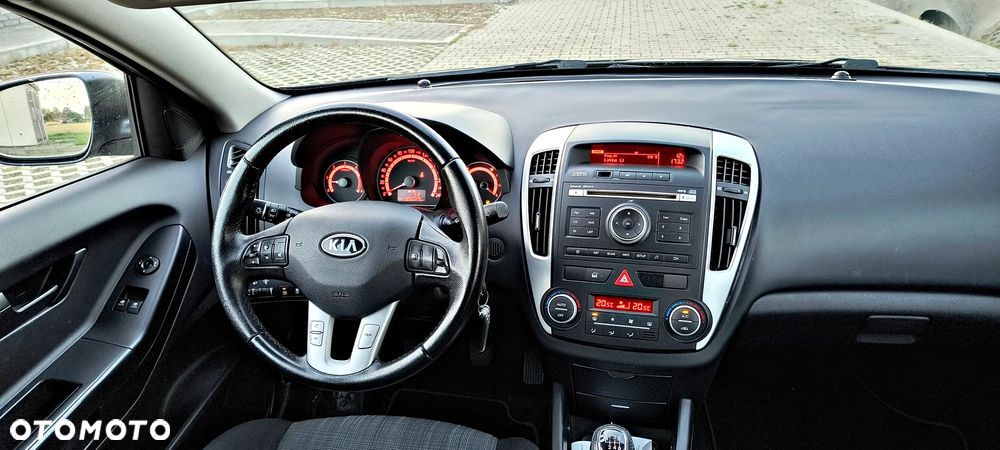 Kia Ceed Cee'd 1.6 Crdi S Euro2012 - 6