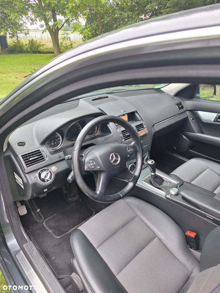 Mercedes-Benz Klasa C 180 K BlueEff Avantgarde - 4