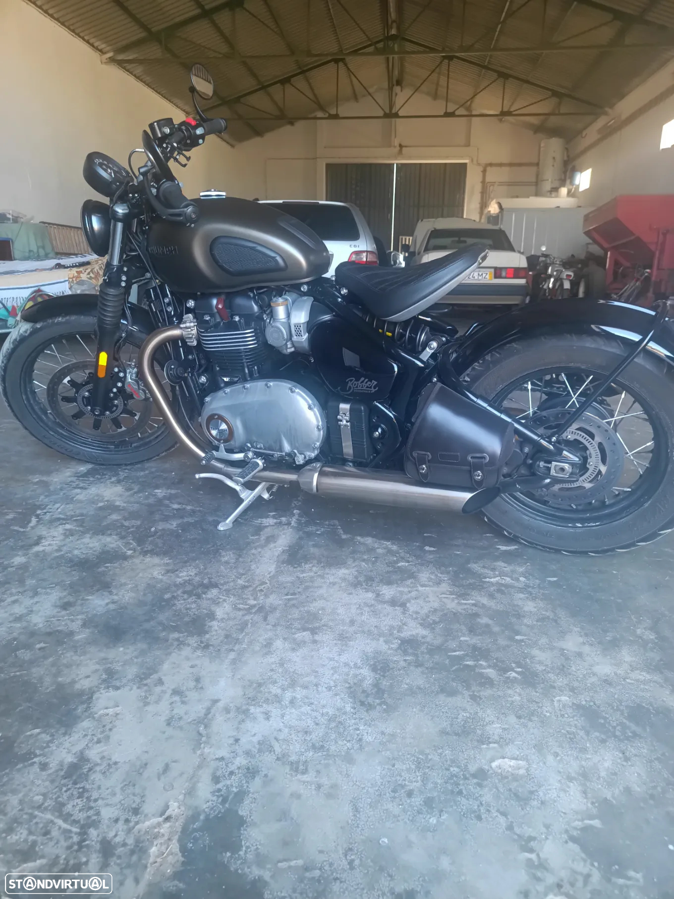 Triumph Bonneville Bobber - 2
