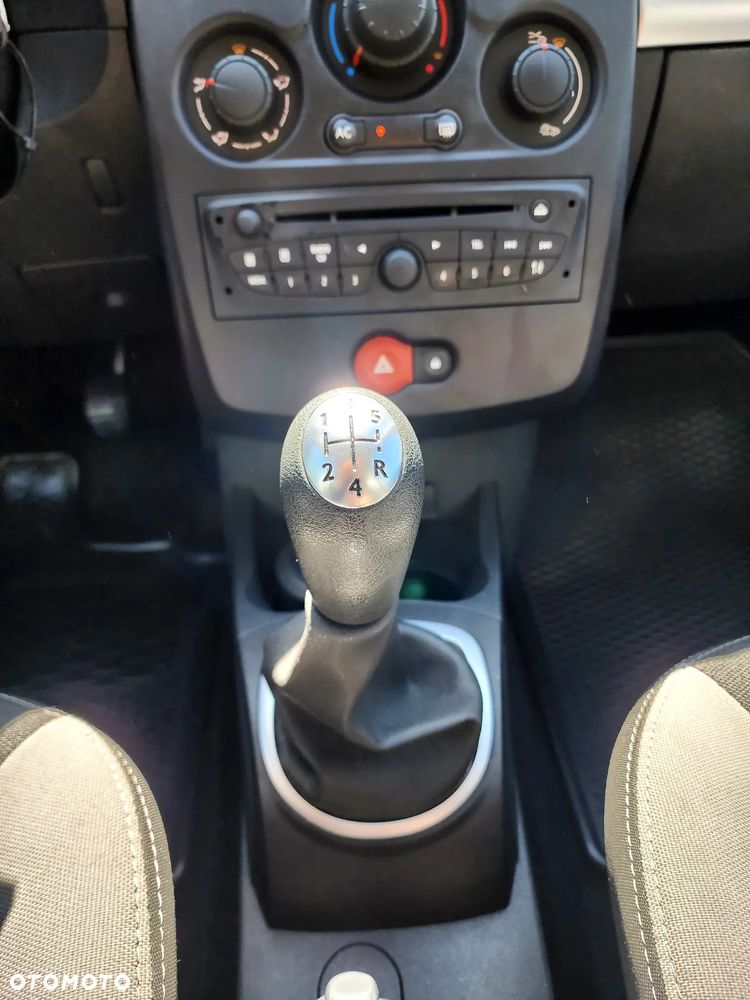 Renault Clio 1.2 16V 75 Expression - 21