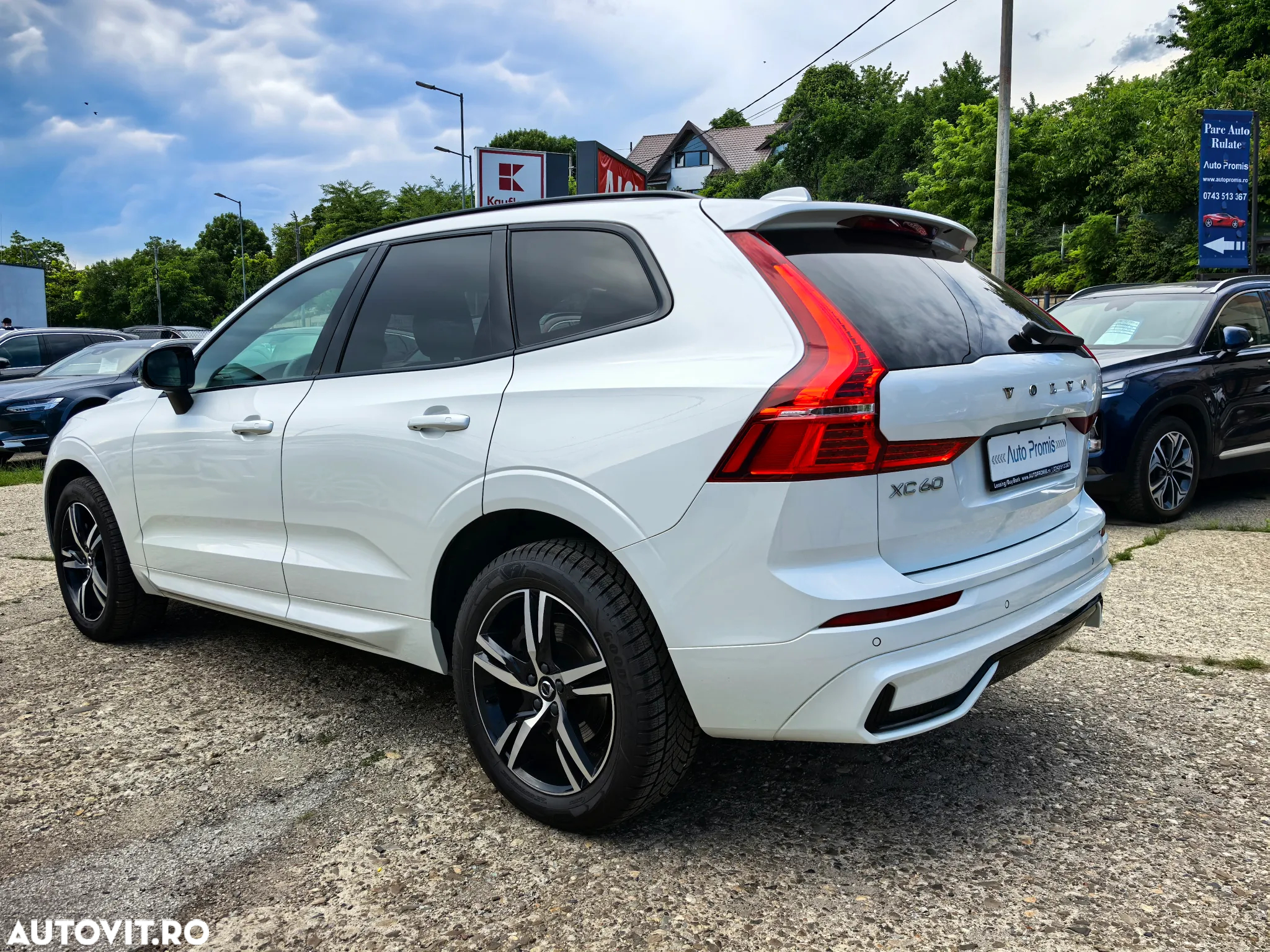 Volvo XC 60 B4 MHEV R-Design - 3