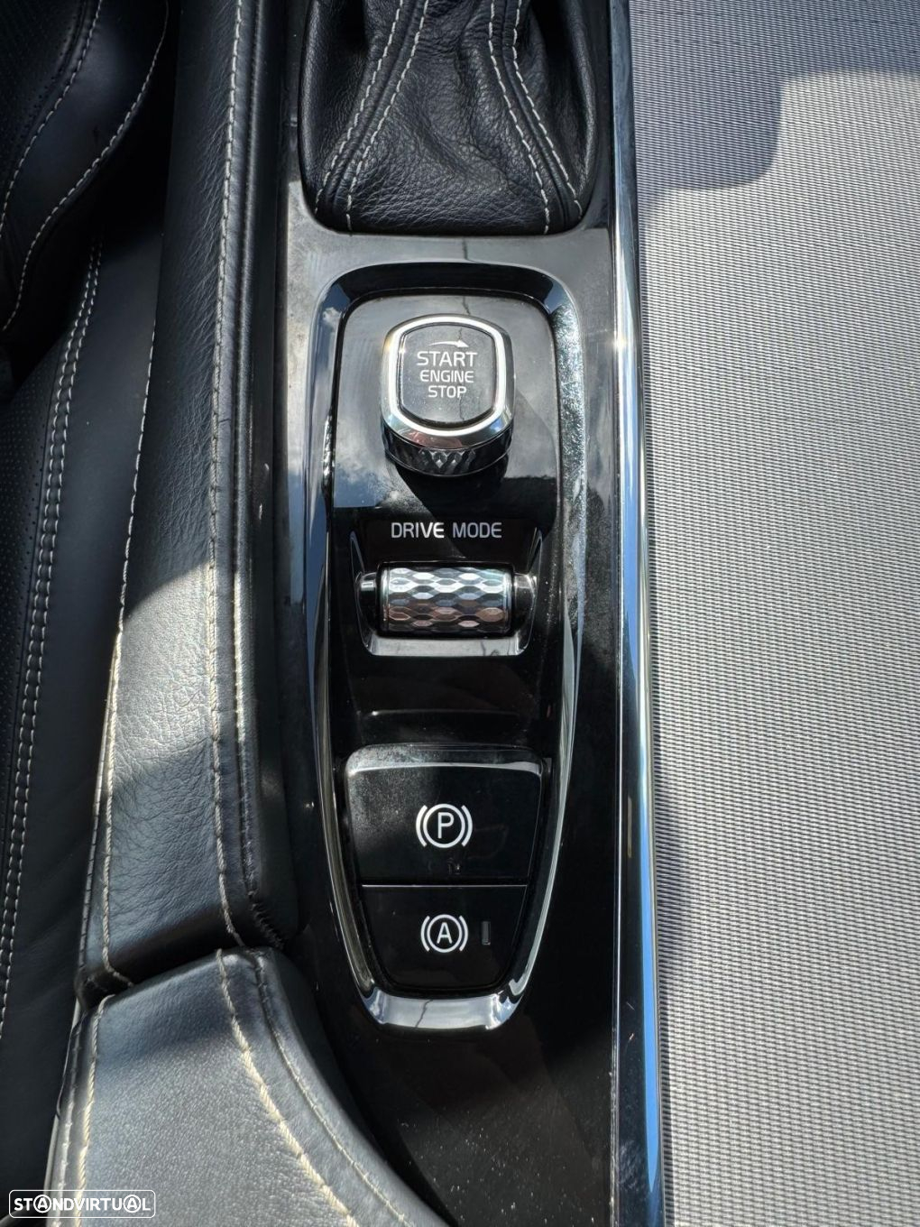 Volvo XC 90 2.0 D4 R-Design - 35
