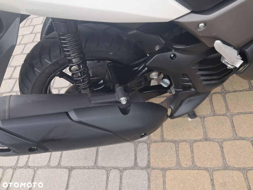 Yamaha NMAX - 13