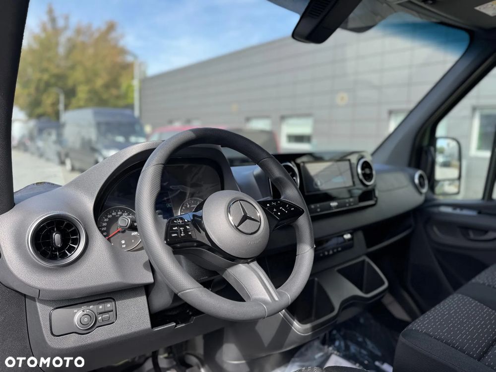 Mercedes-Benz Sprinter - 10