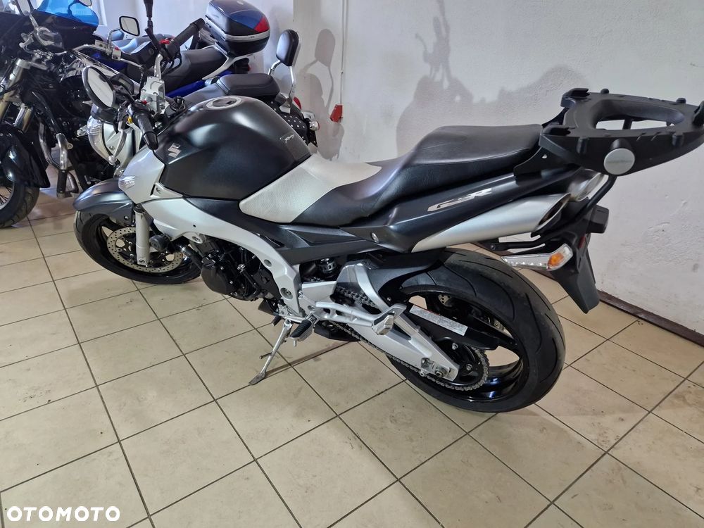 Suzuki GSR - 12