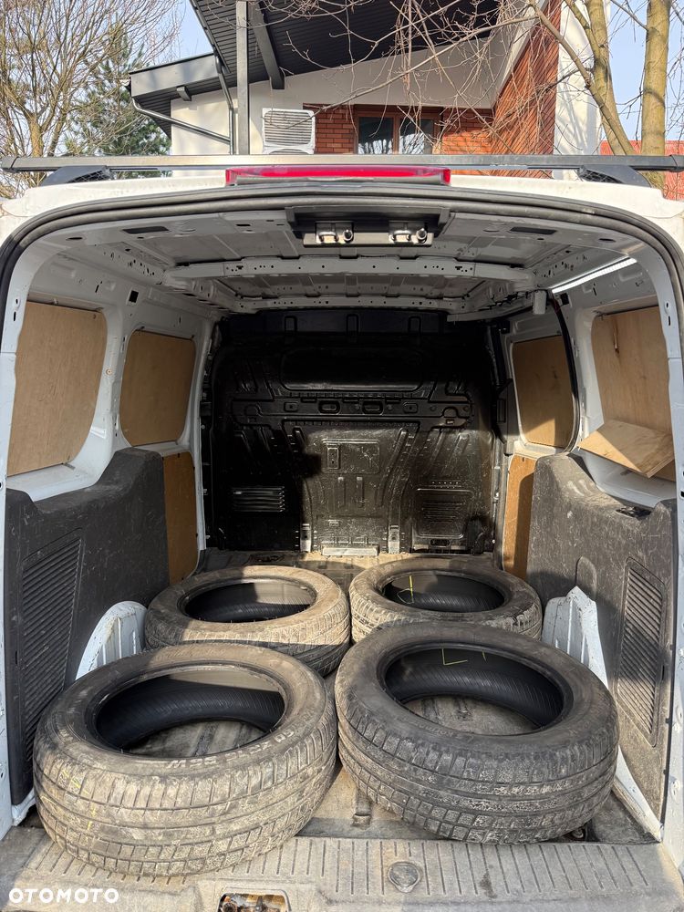 Ford Transit Connect - 13