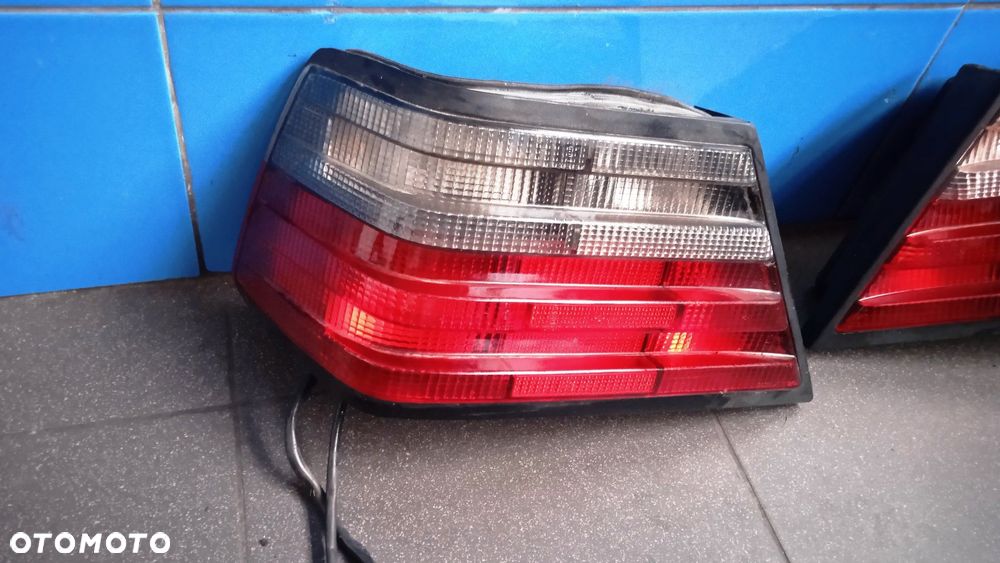 Lampa lewa prawa tylna Mercedes W124 - 2