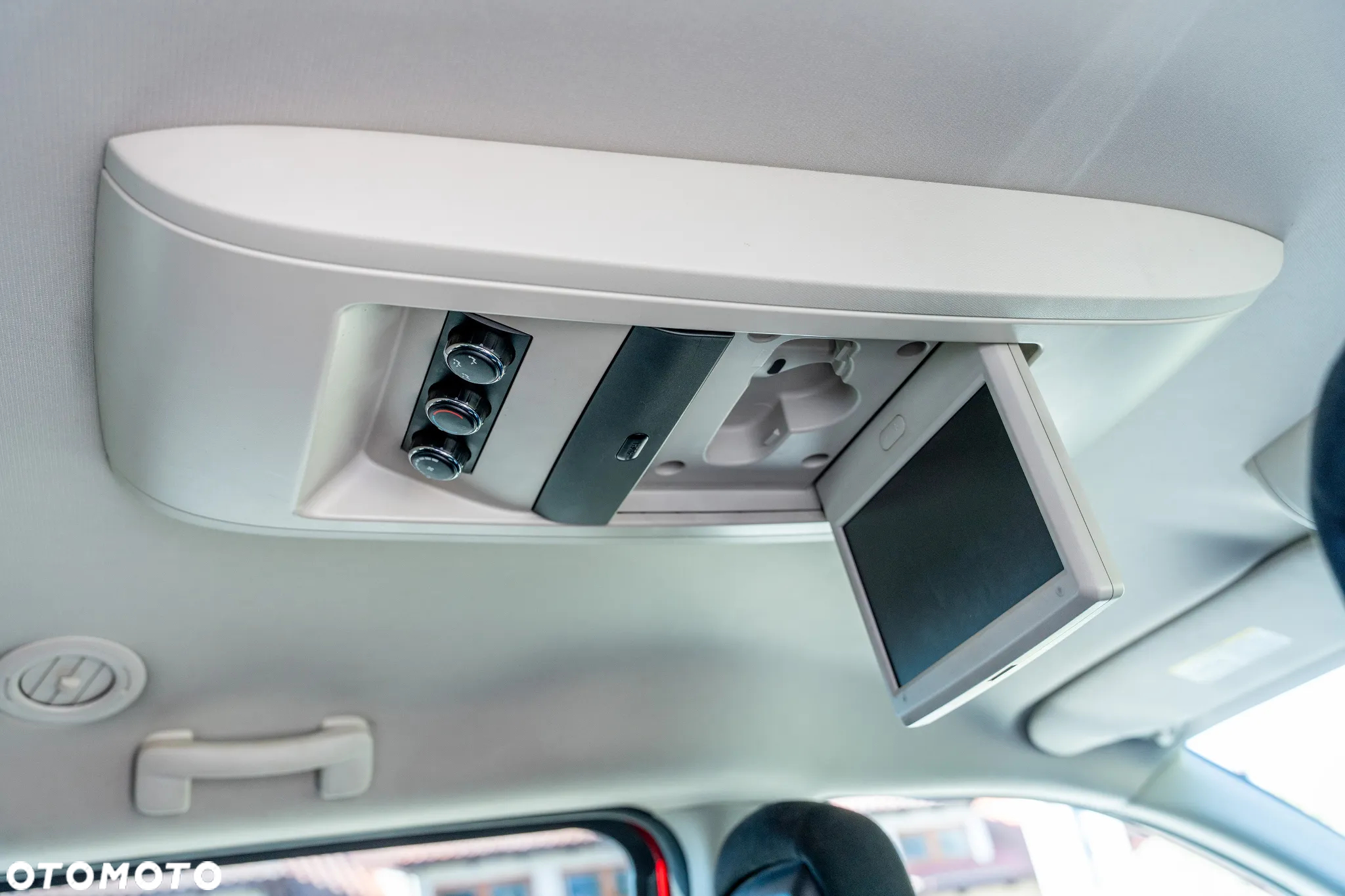 Dodge Grand Caravan - 10