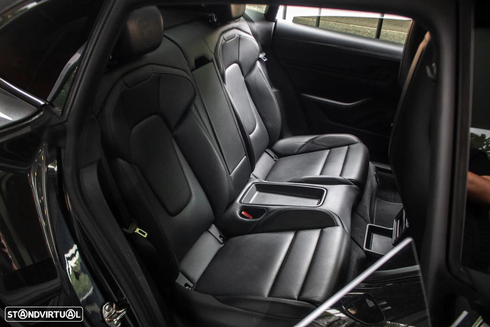 Porsche Taycan Cross Turismo 4 - 33