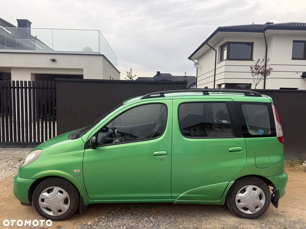 Toyota Yaris Verso - 5