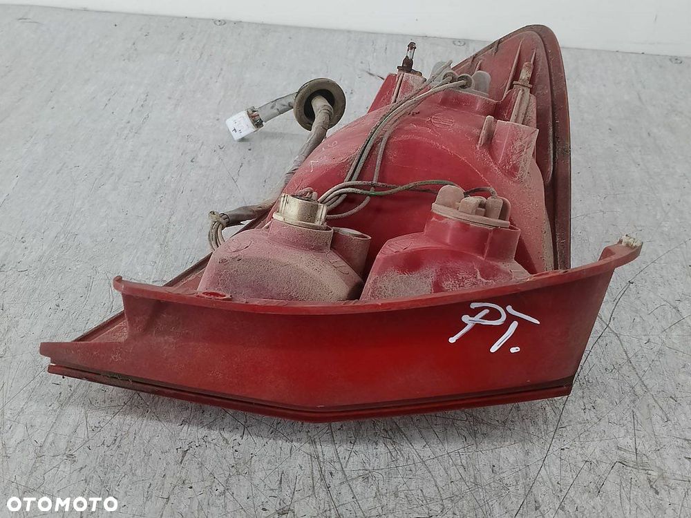 LAMPA TYLNA PRAWA HYUNDAI GETZ 92402-0B5 - 4