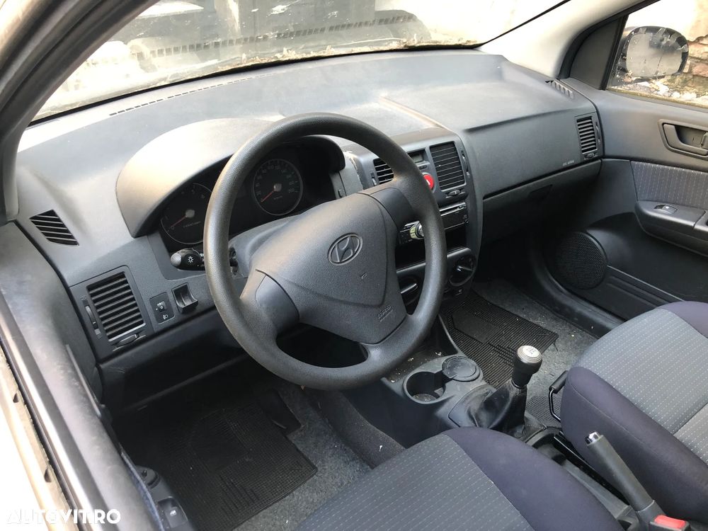 Dezmembrez Hyundai Getz 2009 1,1 benzima gri argintiu facelift - 4