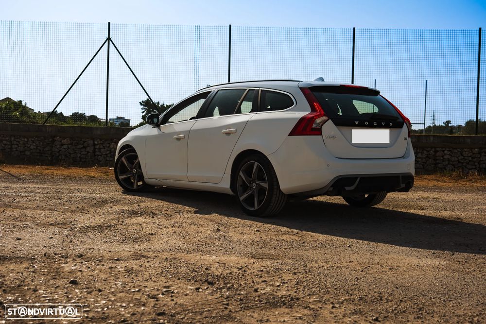 Volvo V60 2.0 D3 R-Design Start/Stop - 4