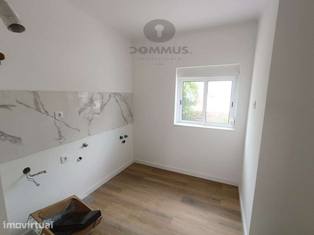 Apartamento T2 Remodelado com Terraço na Pontinha - Grande imagem: 2/15
