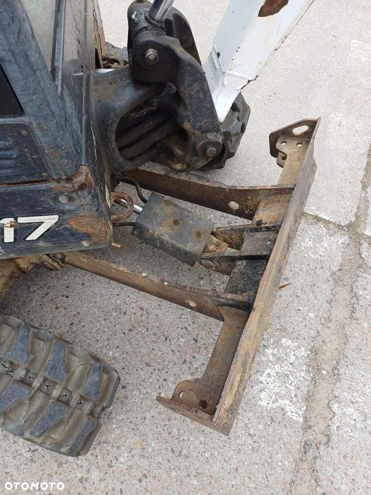 Bobcat E17 - 10