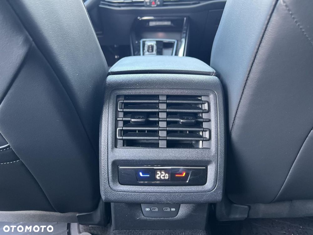 Volkswagen Golf 1.5 eTSI EVO R-Line DSG - 27