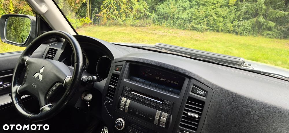Mitsubishi Pajero 3.2 DID Intense + - 15