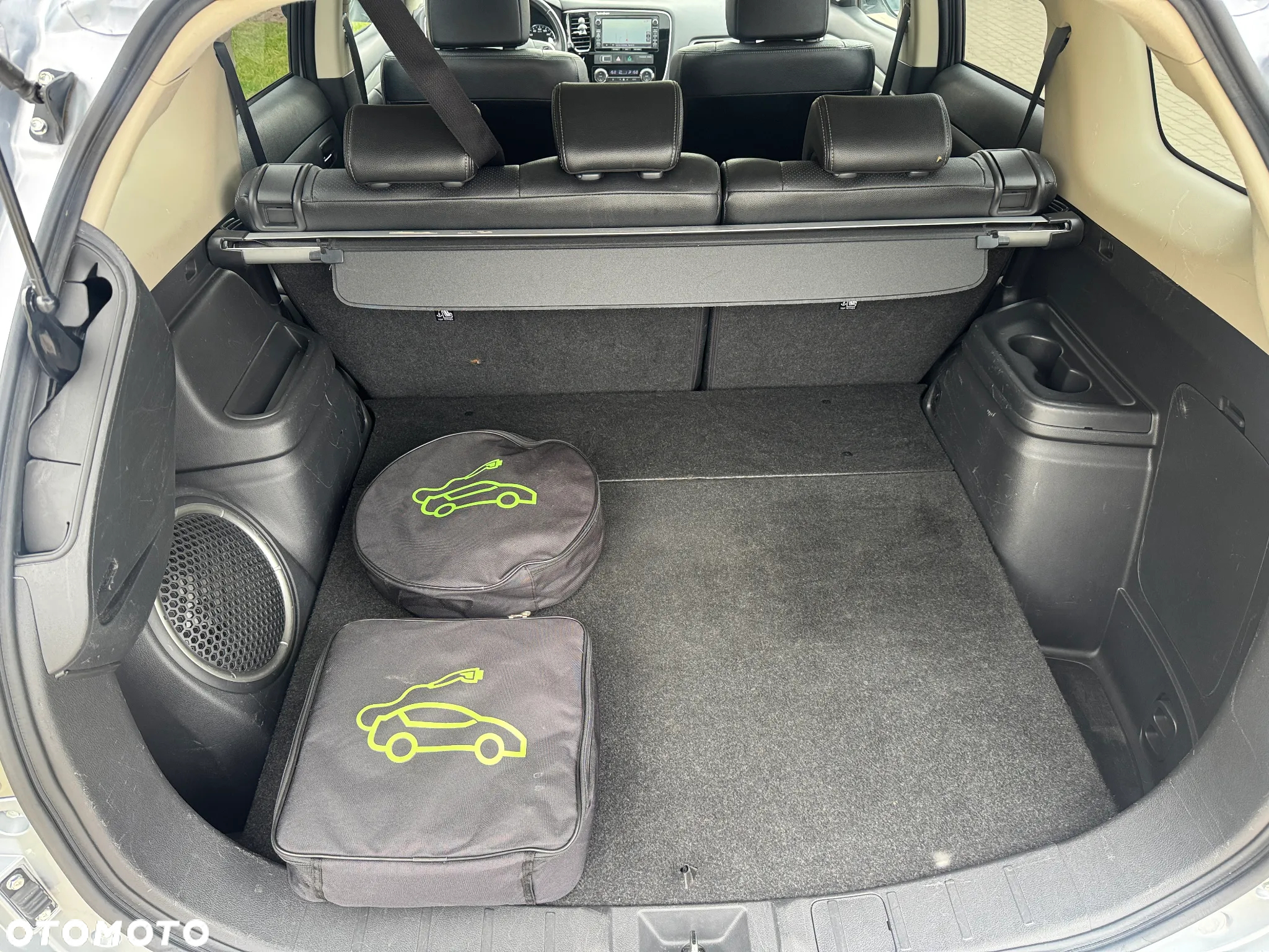 Mitsubishi Outlander PHEV Instyle NAVI + - 31