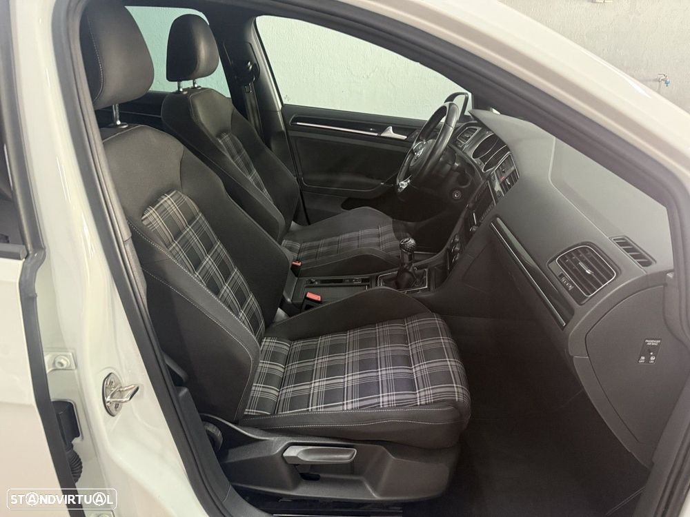 VW Golf 2.0 TDI GTD - 8